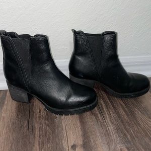 Mia black Chelsea boots